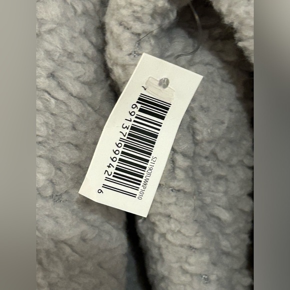 3 piece Disney’s, Nightmare Before Christmas pajamas. 1 top, 2 pair of bottoms. - Picture 14 of 16